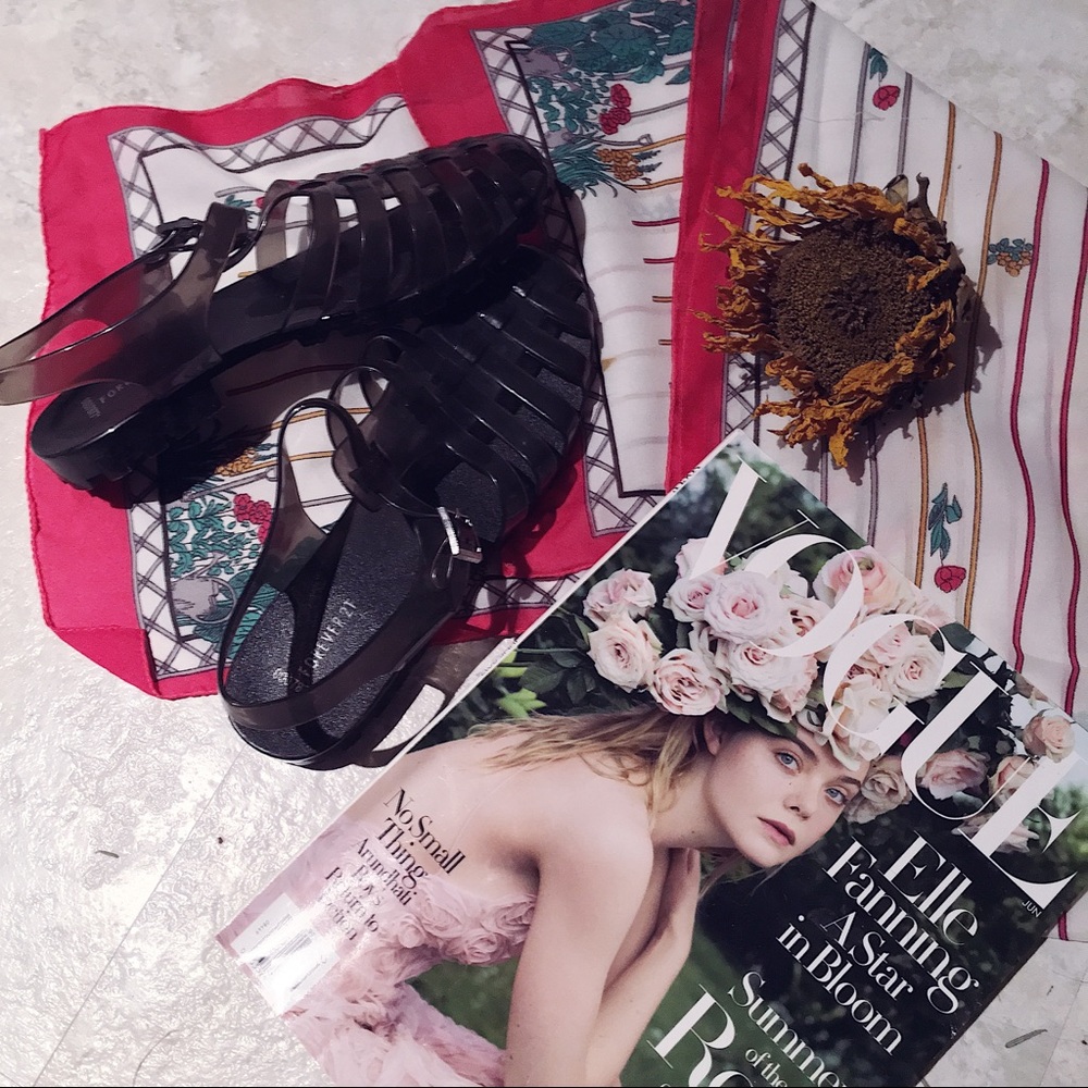 🦋 VTG 90's Inspired Jelly Shoes 🦋